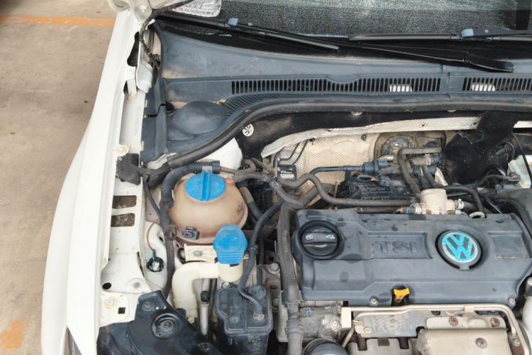 Used Volkswagen Sagitar 2014 1.4TSI Manual Luxury Model Engine Bay Right