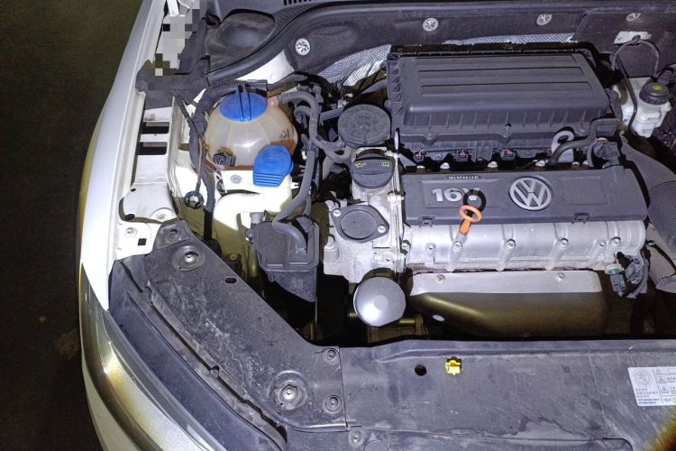 Used Volkswagen Sagitar 2014 Revised Version 1.6L Automatic Fashionable Style Engine Bay Right
