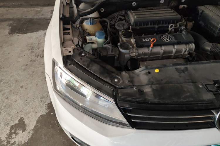 Used Volkswagen Sagitar 2014 Revised Version 1.6L Automatic Comfort Edition Engine Bay Right
