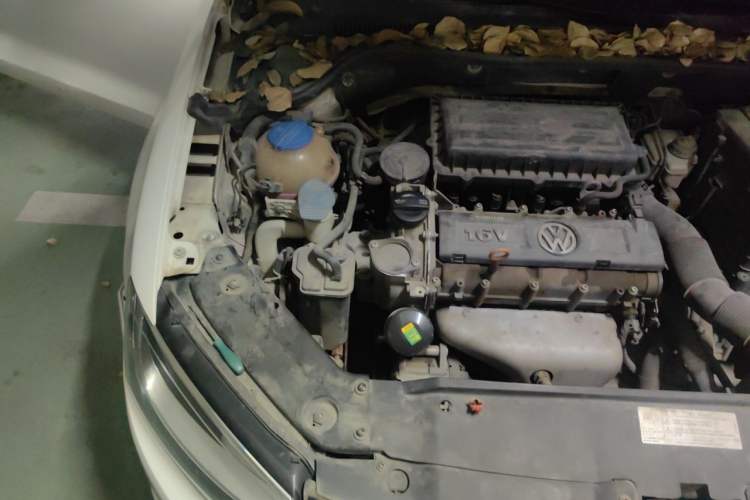 Used Volkswagen Sagitar 2014 1.6L Automatic Comfort Model Engine Bay Right