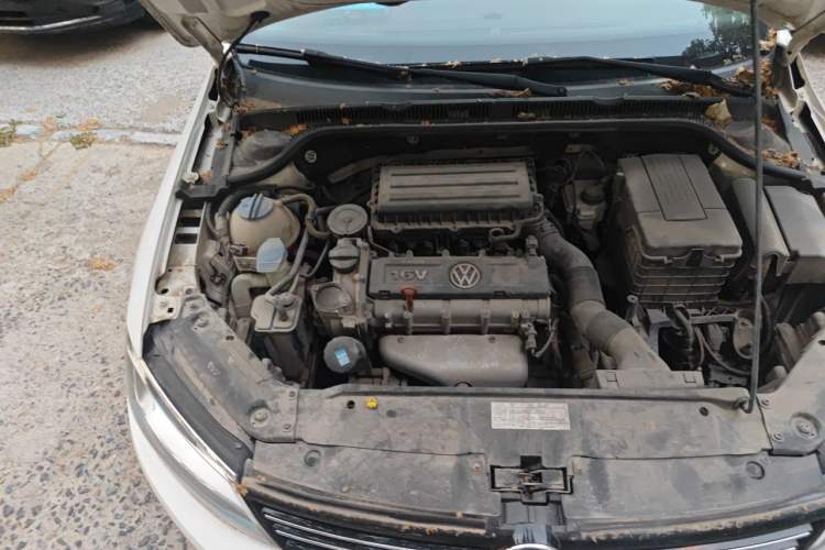 Used Volkswagen Sagitar 2014 Revised Version 1.6L Automatic Leading Edition Engine Bay Right