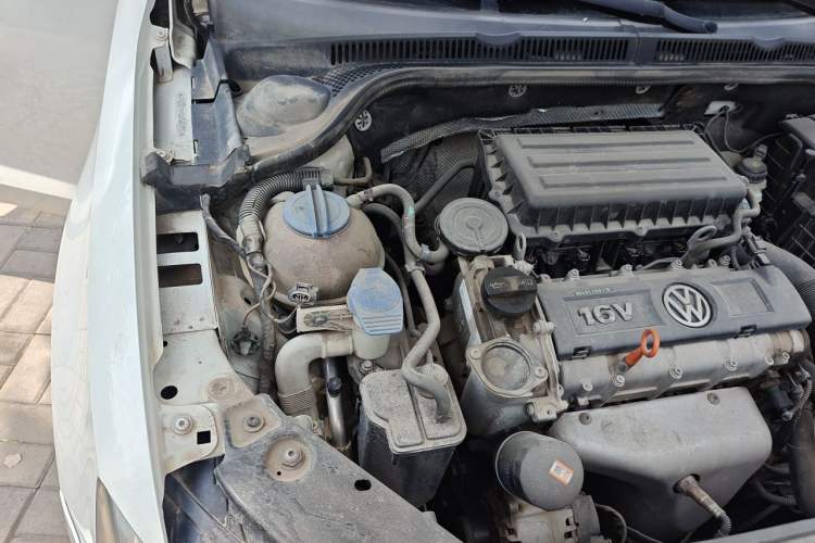 Used Volkswagen Sagitar 2014 1.6L Automatic Comfort Model Engine Bay Right