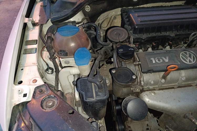 Used Volkswagen Sagitar 2014 1.6L Manual Comfort Model Engine Bay Right
