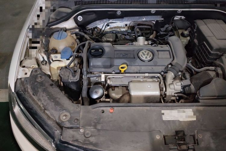 Used Volkswagen Sagitar 2014 1.4TSI Automatic Luxury Model Engine Bay Right