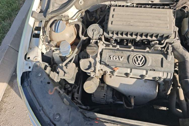 Used Volkswagen Sagitar 2014 1.6L Manual Comfort Model Engine Bay Right