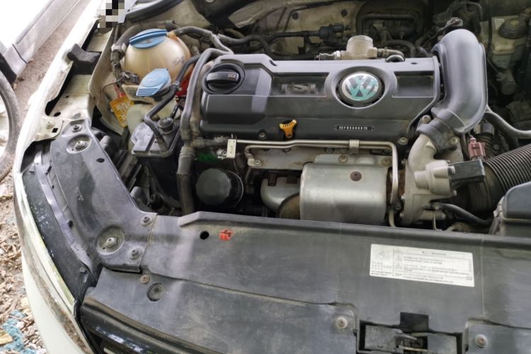Used Volkswagen Sagitar 2014 1.4TSI Automatic Luxury Model Engine Bay Right