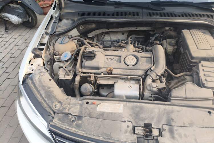 Used Volkswagen Sagitar 2014 1.4TSI Automatic Flagship Edition Engine Bay Right