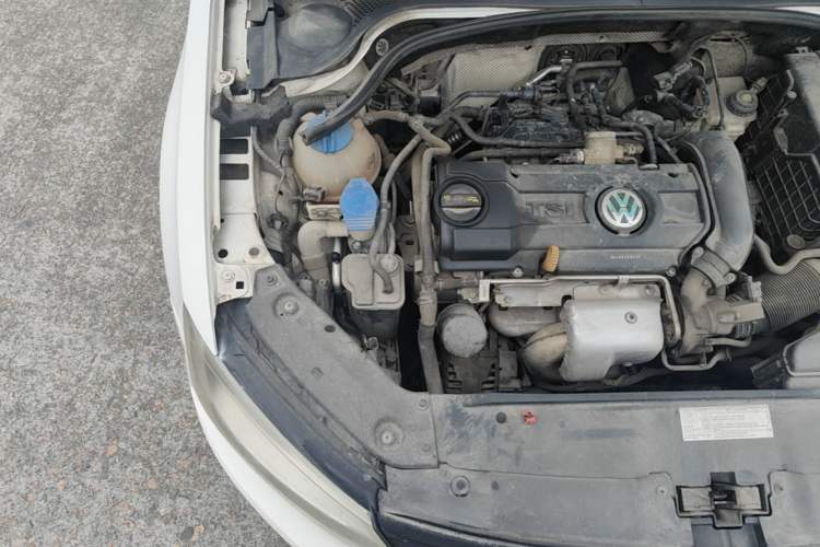 Used Volkswagen Sagitar 2014 Revised Version 1.4TSI Automatic Luxury Edition Engine Bay Right