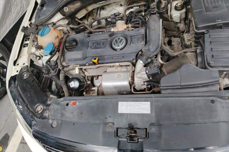 Used Volkswagen Sagitar 2014 1.4TSI Automatic Luxury Model Engine Bay Right