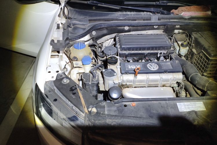 Used Volkswagen Sagitar 2014 1.6L Automatic Comfort Model Engine Bay Right