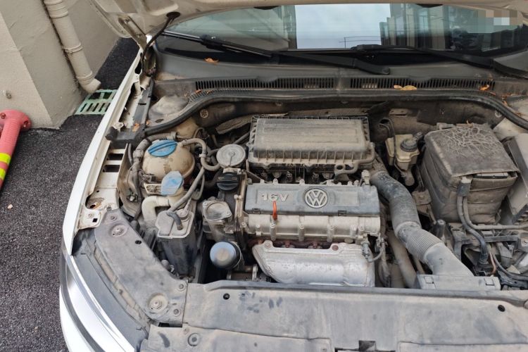 Used Volkswagen Sagitar 2014 1.6L Manual Comfort Model Engine Bay Right