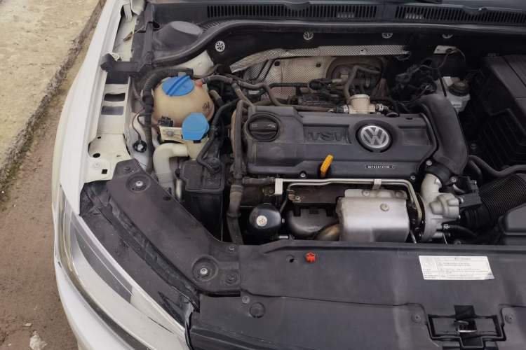 Used Volkswagen Sagitar 2014 1.4TSI Automatic Luxury Model Engine Bay Right