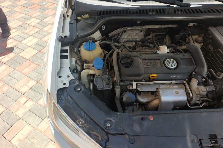 Used Volkswagen Sagitar 2014 Revised Version 1.4TSI Automatic Luxury Edition Engine Bay Right