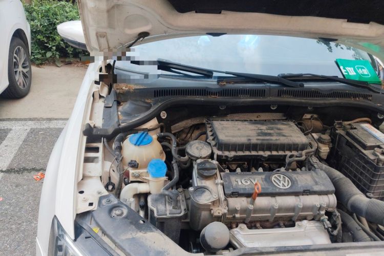 Used Volkswagen Sagitar 2014 1.6L Automatic Comfort Model Engine Bay Right