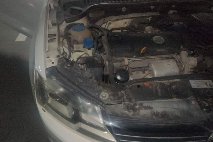 Used Volkswagen Sagitar 2014 1.4TSI Automatic Luxury Model Engine Bay Right