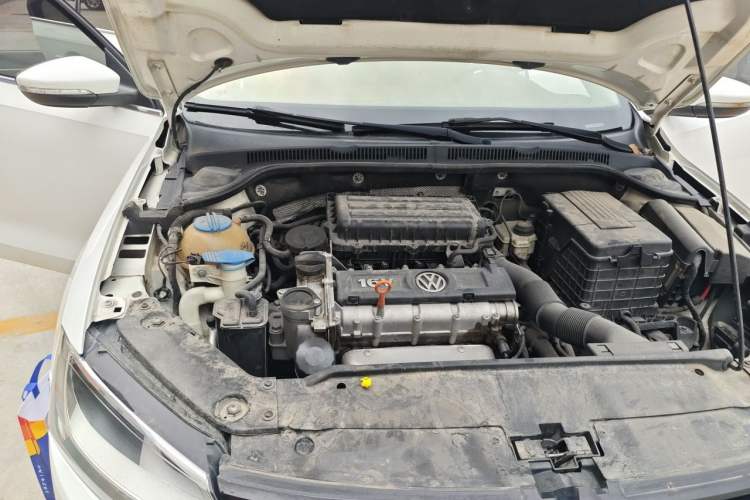 Used Volkswagen Sagitar 2014 Revised Version 1.6L Automatic Leading Edition Engine Bay Right