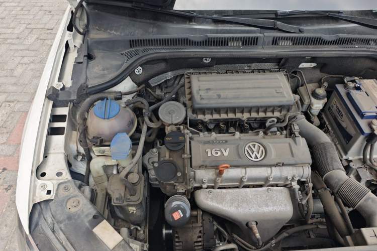 Used Volkswagen Sagitar 2014 Revised Version 1.6L Manual Comfort Edition Engine Bay Right