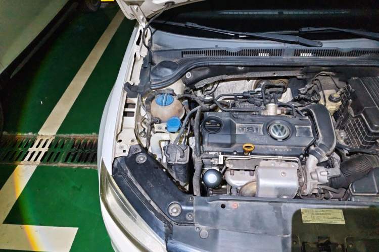 Used Volkswagen Sagitar 2014 Revised Version 1.4TSI Automatic Luxury Edition Engine Bay Right