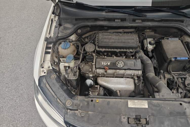 Used Volkswagen Sagitar 2014 Revised Version 1.6L Manual Leading Edition Engine Bay Right
