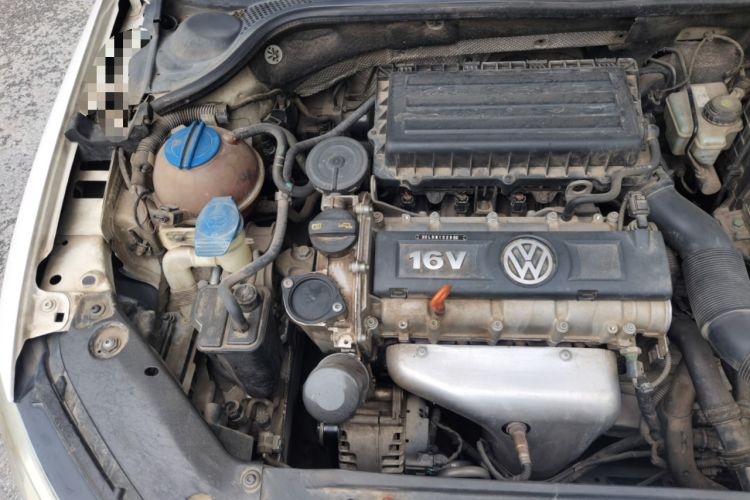 Used Volkswagen Sagitar 2014 1.6L Automatic Comfort Model Engine Bay Right