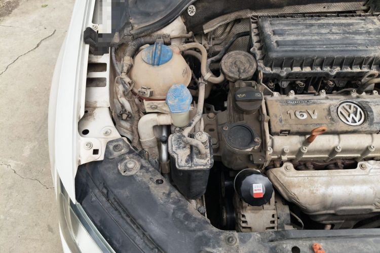 Used Volkswagen Sagitar 2014 1.6L Automatic Comfort Model Engine Bay Right