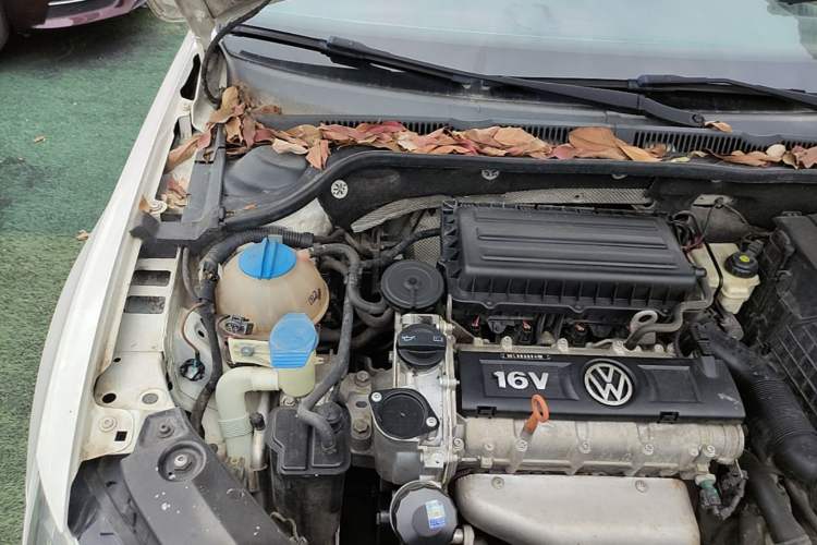 Used Volkswagen Sagitar 2014 Revised Version 1.6L Automatic Comfort Edition Engine Bay Right