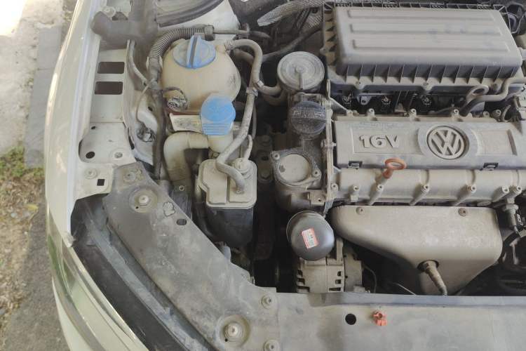 Used Volkswagen Sagitar 2014 1.6L Automatic Fashion Model Engine Bay Right