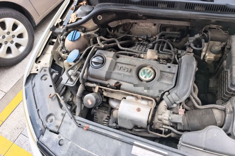 Used Volkswagen Sagitar 2014 1.4TSI Automatic Luxury Model Engine Bay Right