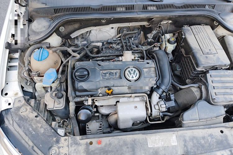 Used Volkswagen Sagitar 2014 1.4TSI Automatic Luxury Model Engine Bay Right
