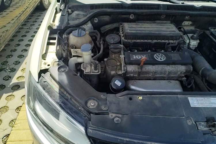 Used Volkswagen Sagitar 2014 Revised Version 1.6L Manual Comfort Edition Engine Bay Right