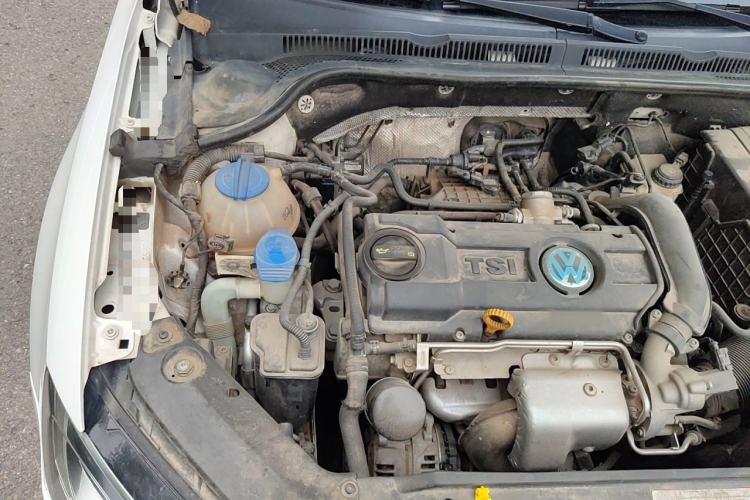 Used Volkswagen Sagitar 2014 1.4TSI Automatic Luxury Model Engine Bay Right