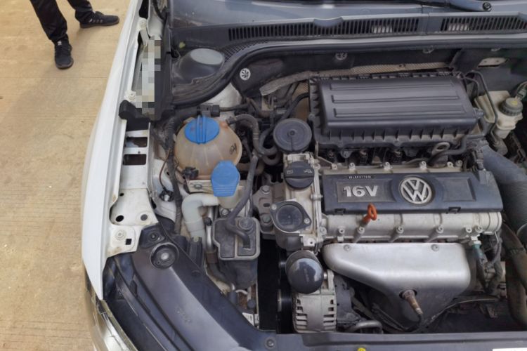Used Volkswagen Sagitar 2014 Revised Version 1.6L Manual Leading Edition Engine Bay Right
