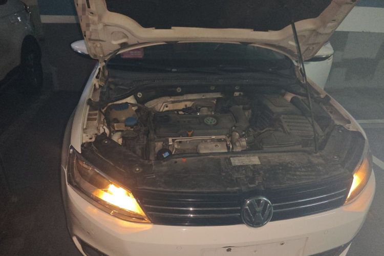 Used Volkswagen Sagitar 2014 1.6L Automatic Comfort Model Engine Bay Right