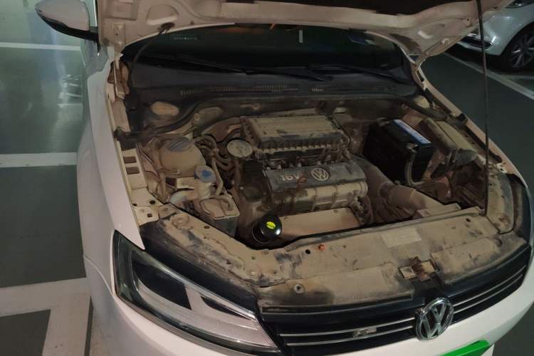 Used Volkswagen Sagitar 2014 Revised Version 1.6L Manual Comfort Edition Engine Bay Right