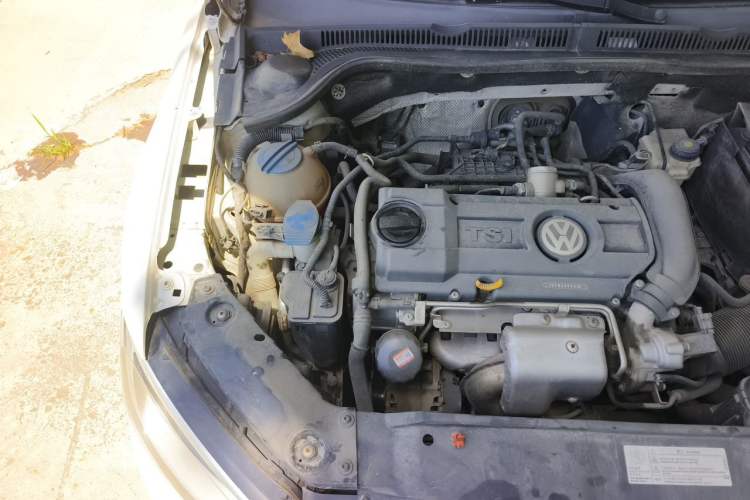 Used Volkswagen Sagitar 2014 Revised Version 1.4TSI Manual Luxury Edition Engine Bay Right