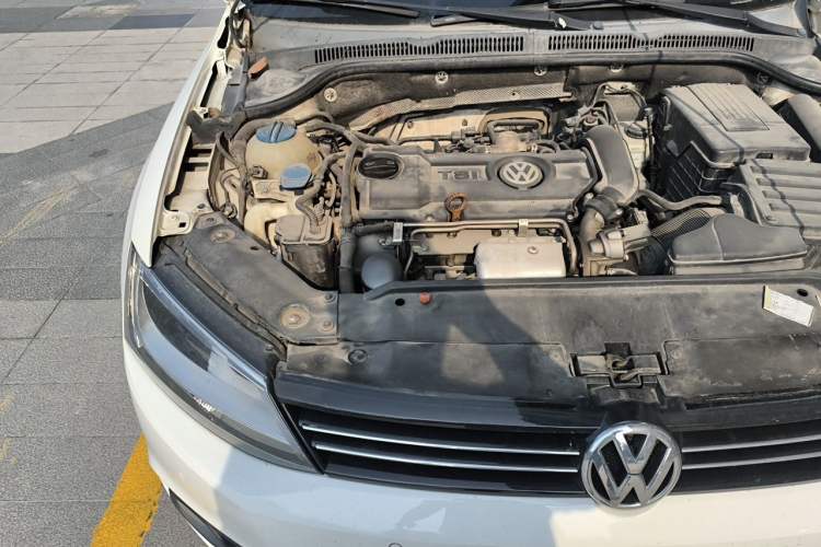 Used Volkswagen Sagitar 2014 1.4TSI Automatic Luxury Model Engine Bay Right
