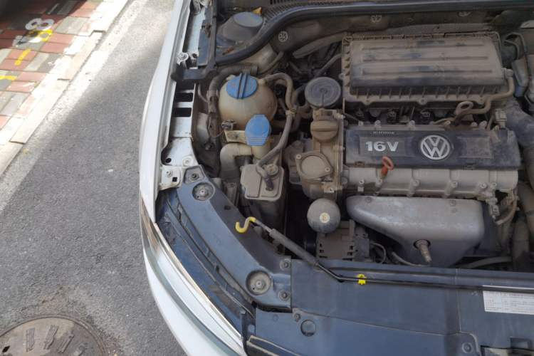 Used Volkswagen Sagitar 2014 Revised Version 1.6L Manual Leading Edition Engine Bay Right