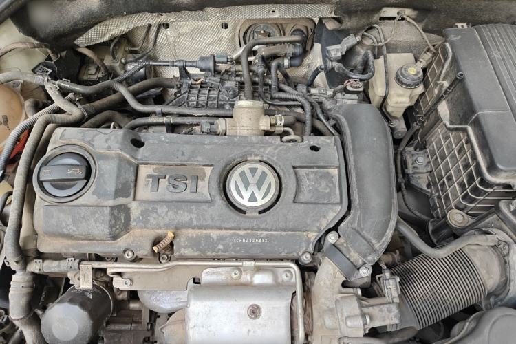 Used Volkswagen Sagitar 2014 Revised Version 1.4TSI Automatic Luxury Edition Engine Bay