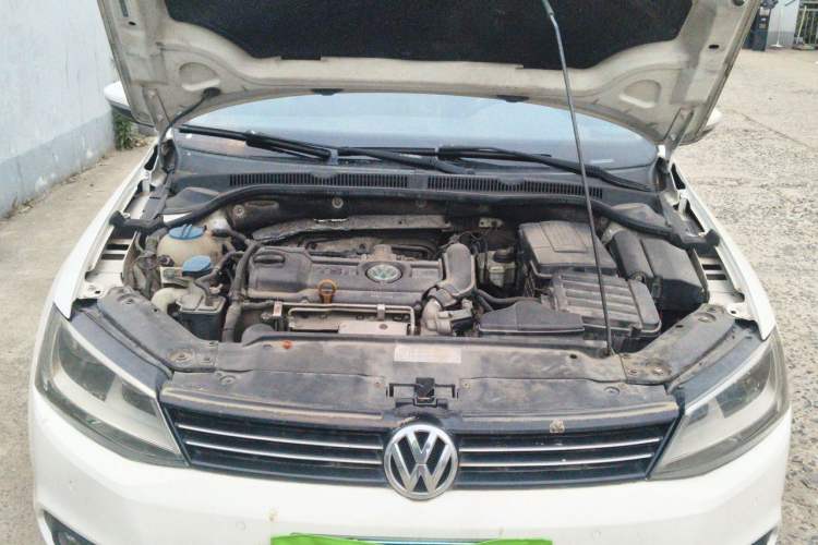 Used Volkswagen Sagitar 2014 1.4TSI Automatic Luxury Model Engine Bay