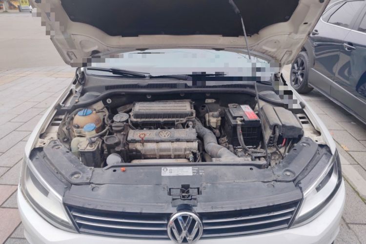 Used Volkswagen Sagitar 2014 1.6L Manual Comfort Model Engine Bay