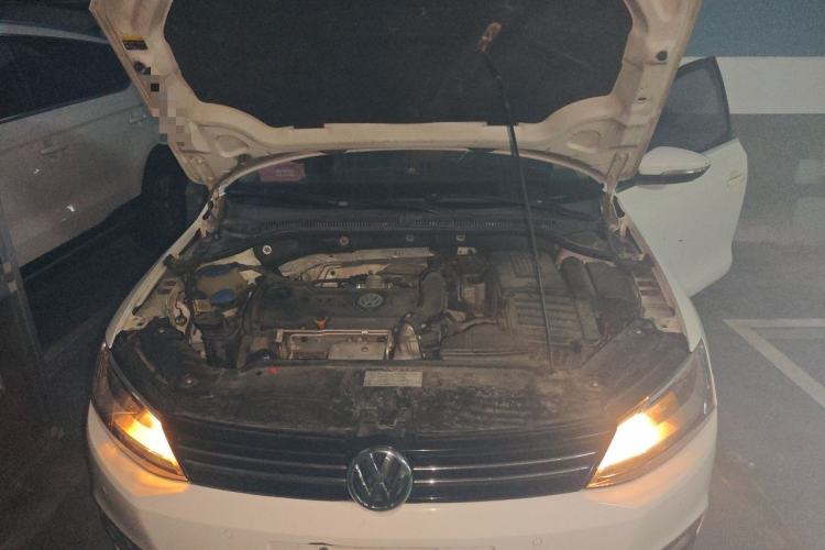 Used Volkswagen Sagitar 2014 1.6L Automatic Comfort Model Engine Bay