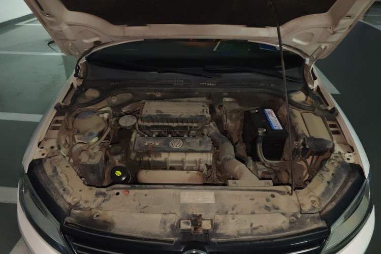 Used Volkswagen Sagitar 2014 Revised Version 1.6L Manual Comfort Edition Engine Bay