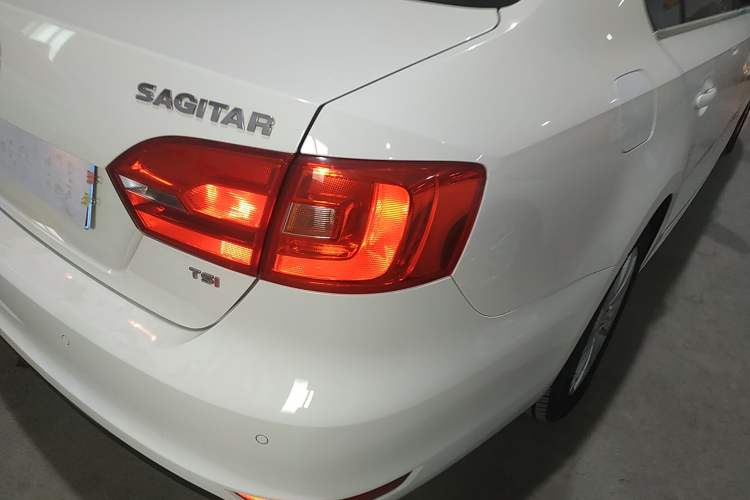 Used Volkswagen Sagitar 2014 Revised Version 1.4TSI Manual Luxury Edition Exterior 3