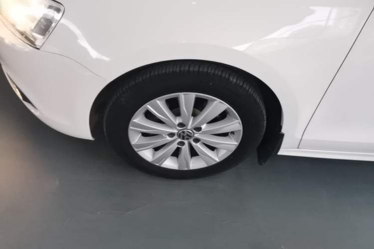 Used Volkswagen Sagitar 2014 Revised Version 1.6L Manual Leading Edition Exterior 4