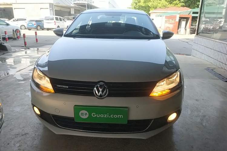 Used Volkswagen Sagitar 2014 Revised 1.4TSI BlueMotion Edition Front