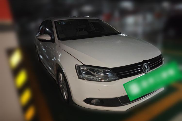 Used Volkswagen Sagitar 2014 1.4TSI Automatic Luxury Model Front Right 45 Deg