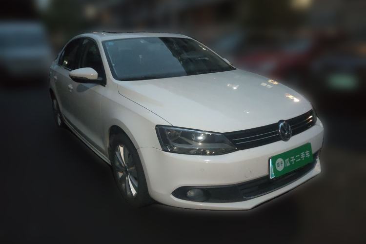 Used Volkswagen Sagitar 2014 1.4TSI Automatic Luxury Model Front Right 45 Deg