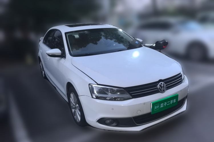 Used Volkswagen Sagitar 2014 1.4TSI Automatic Luxury Model Front Right 45 Deg
