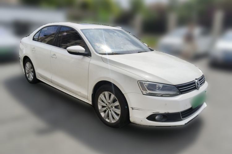 Used Volkswagen Sagitar 2014 1.4TSI Automatic Luxury Model Front Right 45 Deg