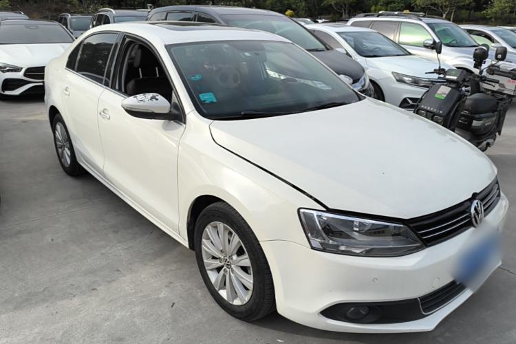 Used Volkswagen Sagitar 2014 Revised Version 1.4TSI Automatic Luxury Edition Front Right 45 Deg